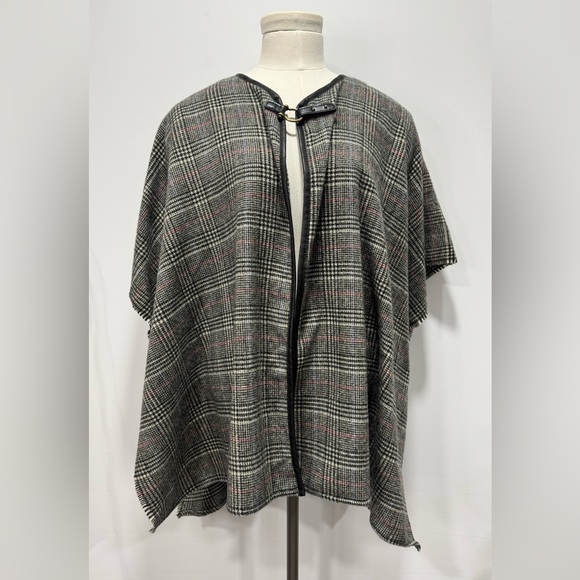 Vince Camuto   Shawl Poncho Cape EUC - Picture 1 of 8